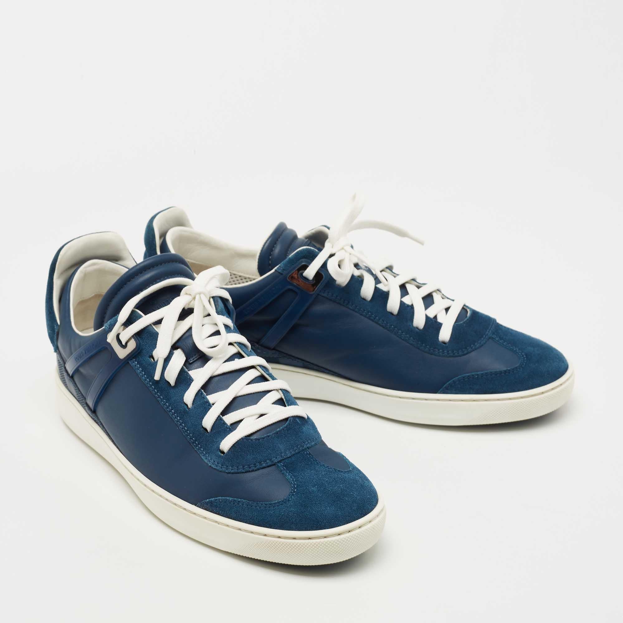 Louis Vuitton Blue Leather and Suede Low Top Sneakers Size 40.5 In Good Condition For Sale In Dubai, Al Qouz 2