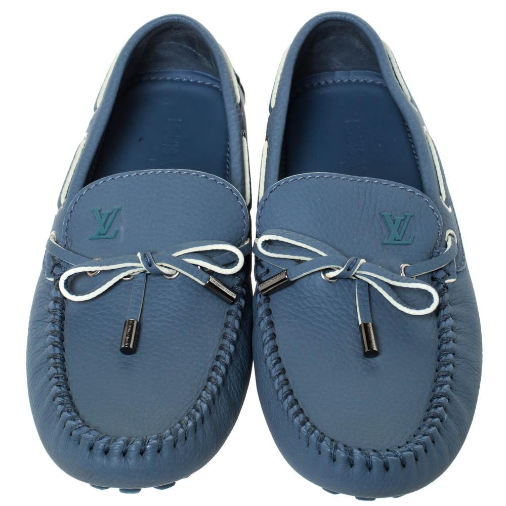Louis Vuitton loafers are loved by men and women worldwide and are perfect for making a fashion statement. These lovely blue-hued Arizona loafers are crafted from quality leather and feature a neat design. They flaunt round toes, tie detailing,