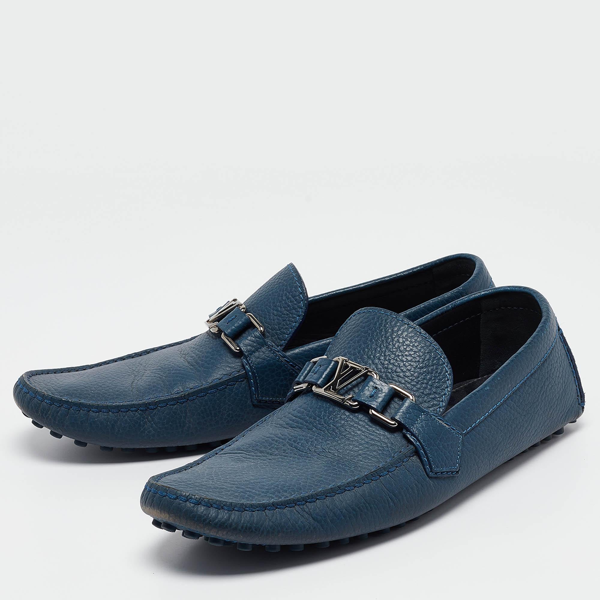 These loafers from Louis Vuitton are not only high in appeal but also very skilfully made. The leather loafers have a comfortable shape and will complement any look.