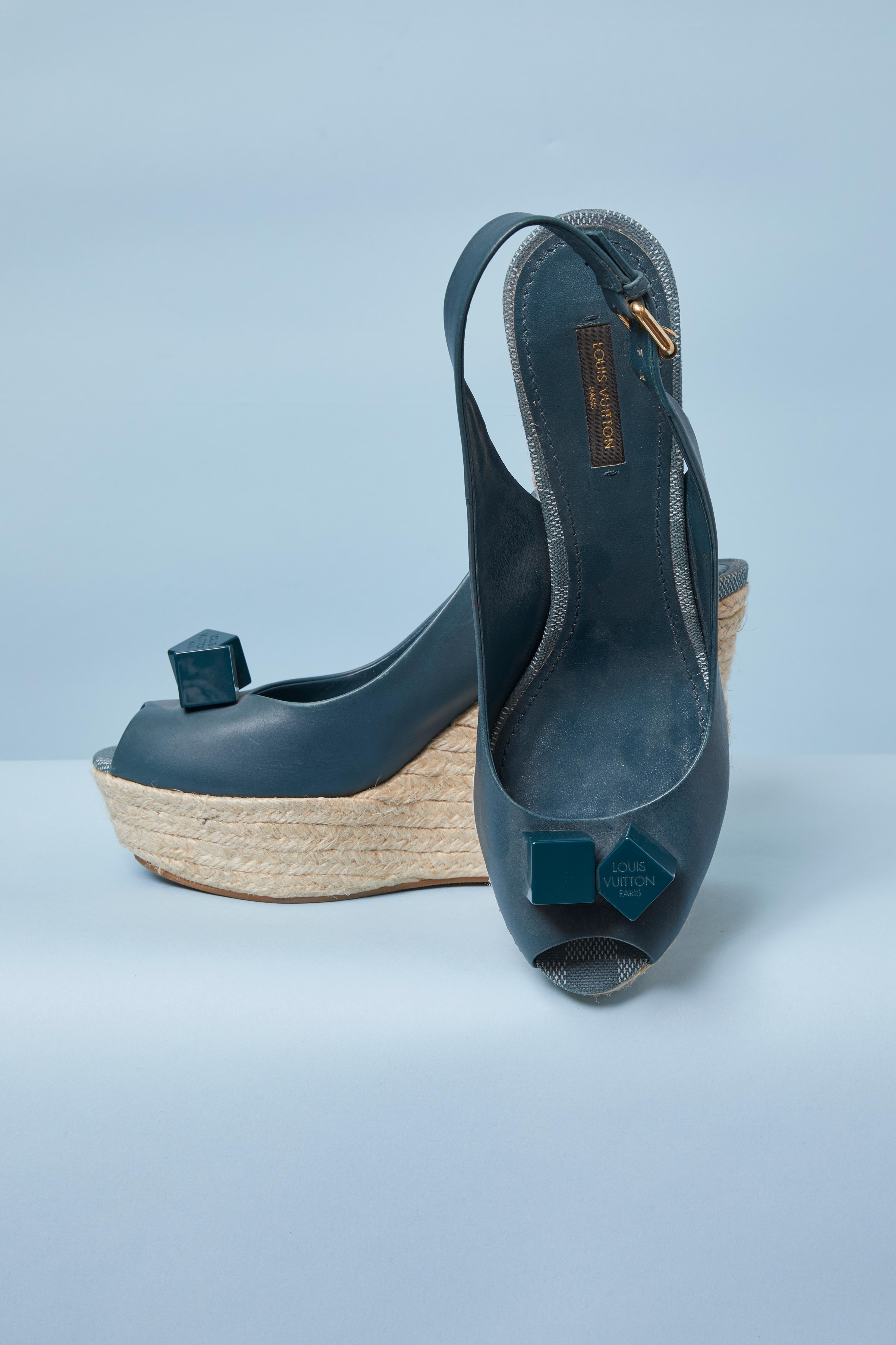 Blu Louis Vuitton: zeppe in pelle blu con borchie in vendita