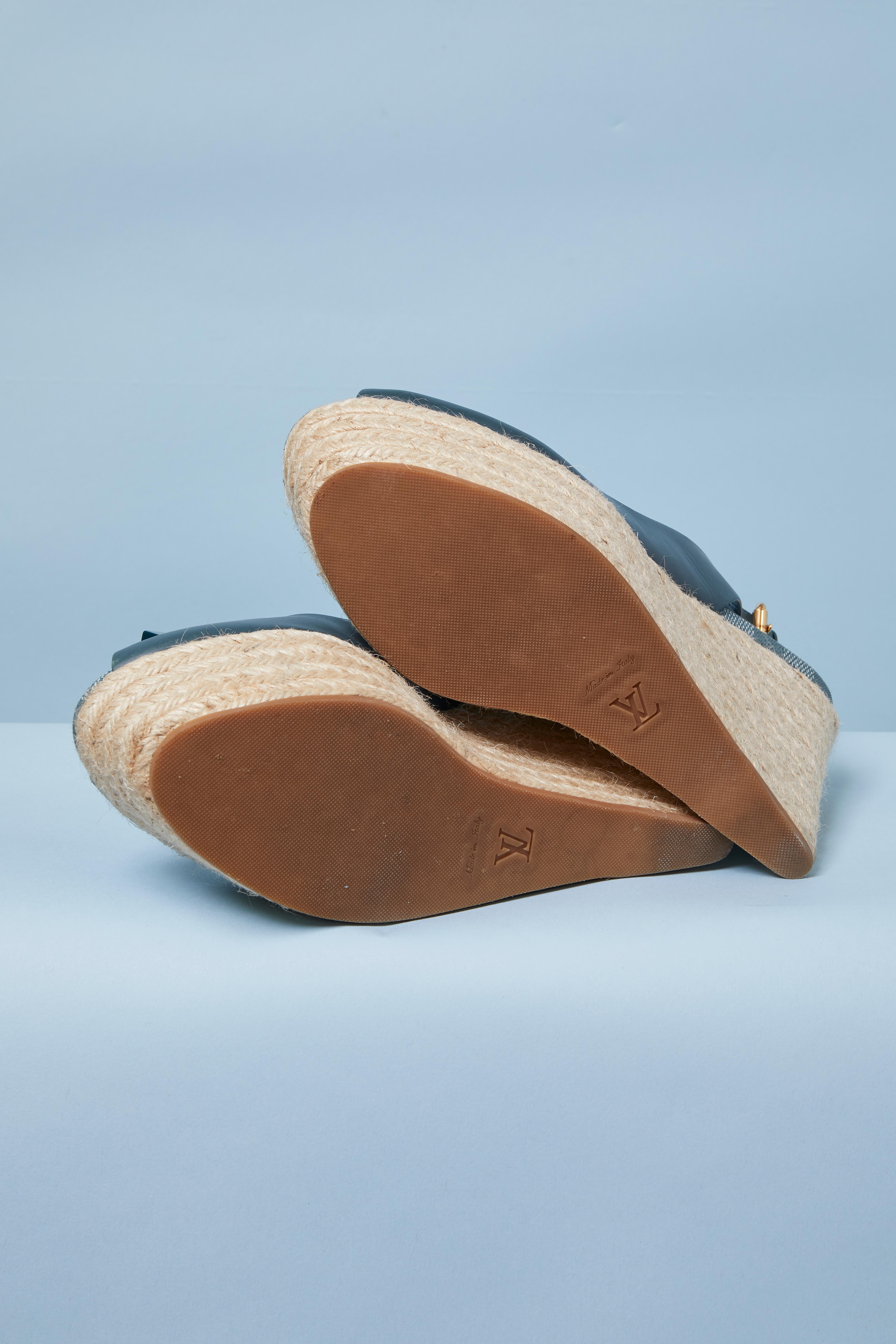 Louis Vuitton: zeppe in pelle blu con borchie in vendita 1