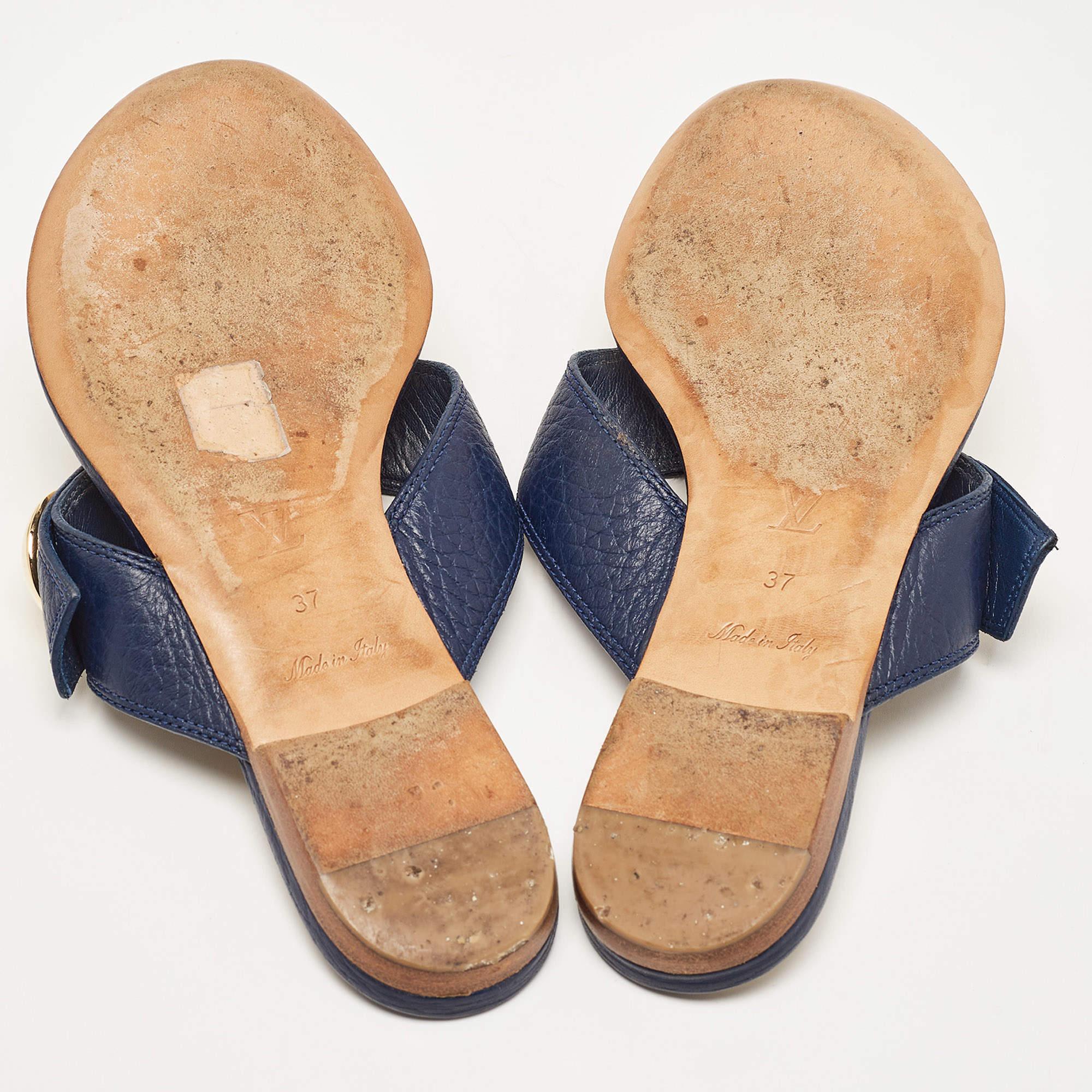 Women's Louis Vuitton Blue Leather Thong Flat Slides Size 37 For Sale