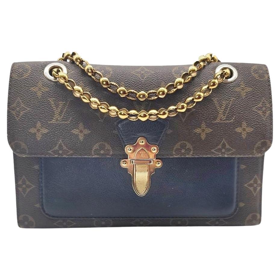 Louis Vuitton - Sac à chaîne Victoire bleu marine avec monogramme