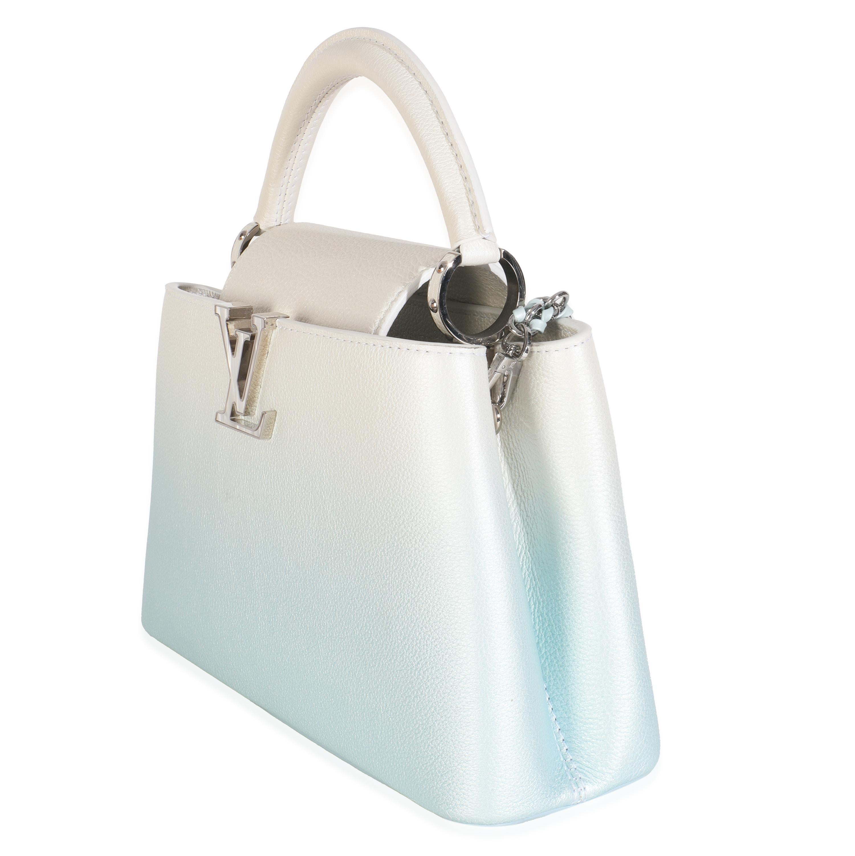 Louis Vuitton Blue Metallic Ombre Taurillon Capucines BB Neuf - En vente à New York, NY