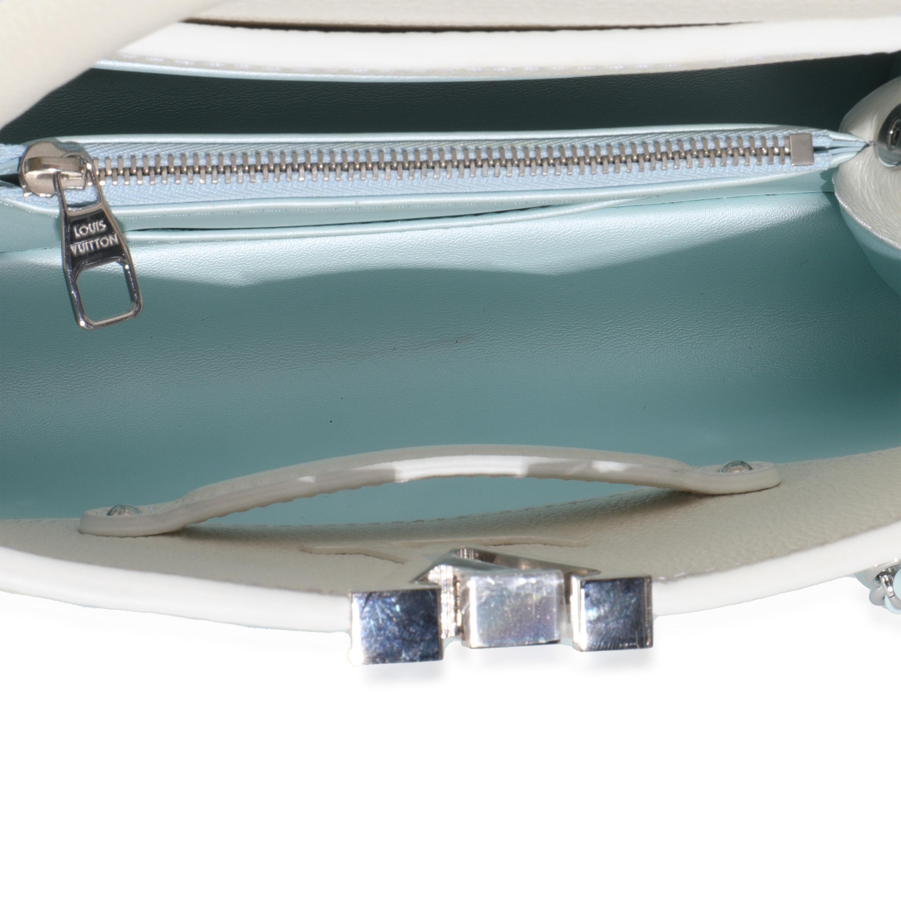 Louis Vuitton Blue Metallic Ombre Taurillon Capucines BB en vente 2