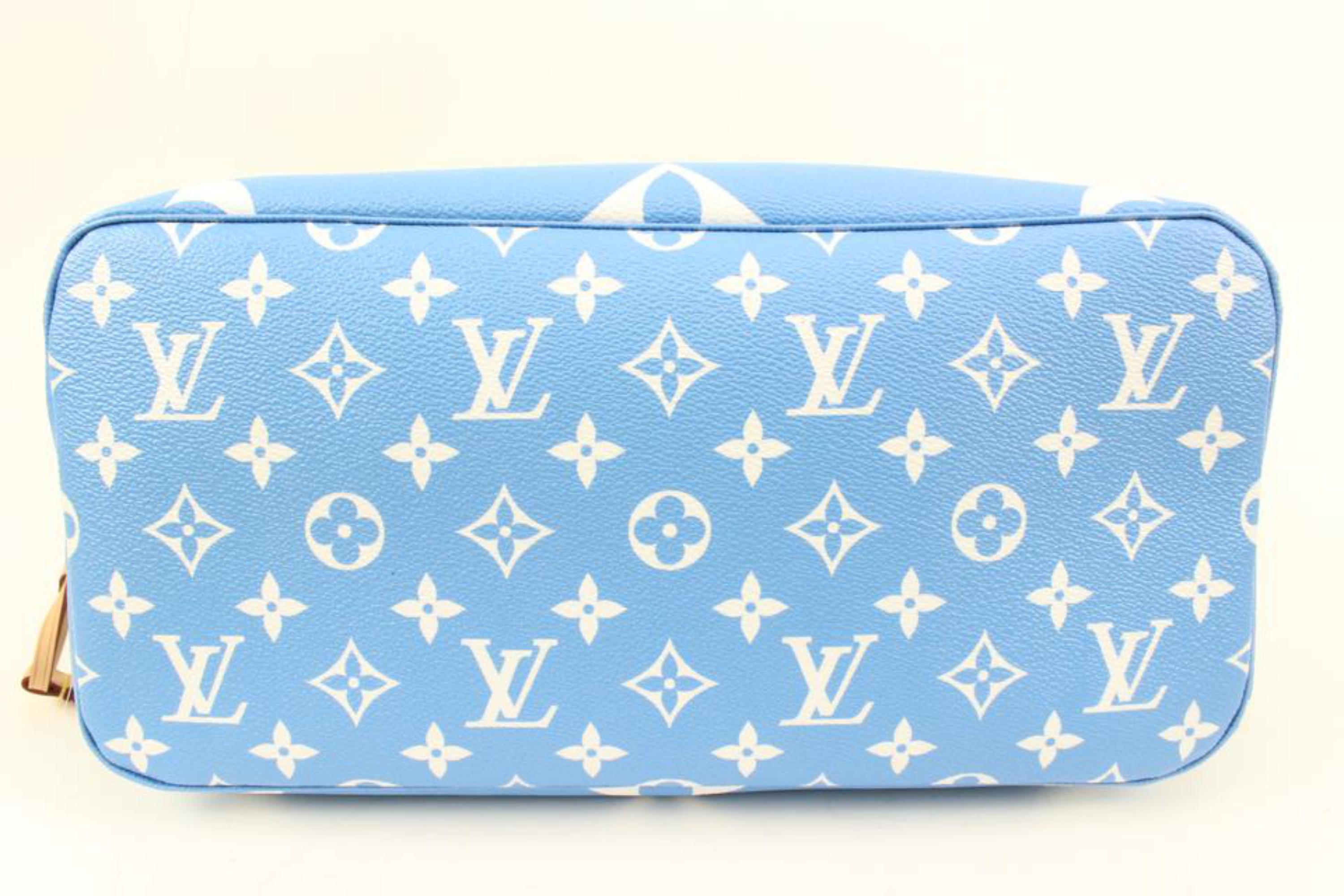 Louis Vuitton Blue Monogram By the Pool Neverfull MM with Pouch 23lk311s
Date Code/Serial Number: RFID Chip
Made In: France
Measurements: Length:  18