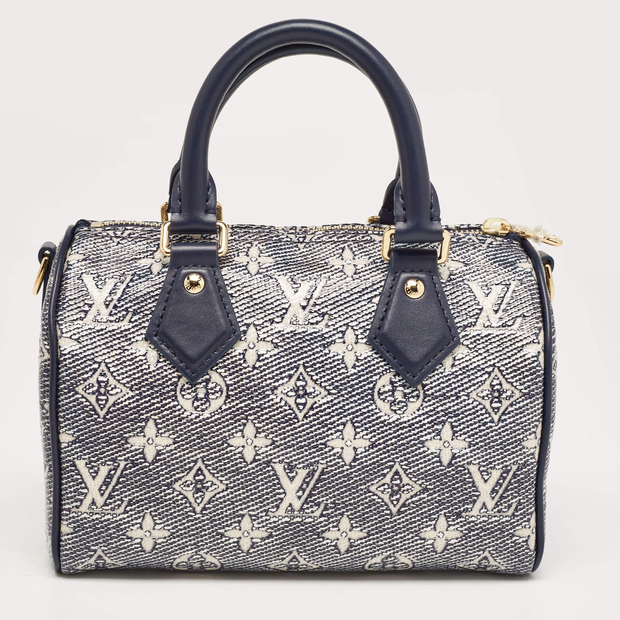 A classic handbag comes with the promise of enduring appeal, boosting your style time and again. This Louis Vuitton Speedy Bandouliere 20 is one such creation. It’s a fine purchase.

Includes: Detachable strap, Original Dustbag, Original Box