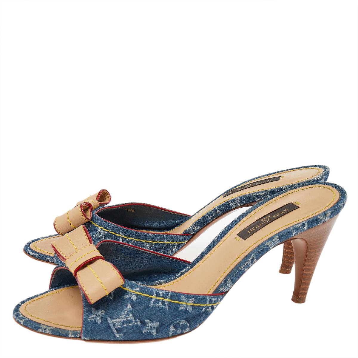 Explore new trends by adding unique sandals like these to your footwear collection. With a dainty bow detail fixed on the upper strap, these slide sandals from Louis Vuitton lend a sense of gracefulness. Blue monogram denim, leather with contrast