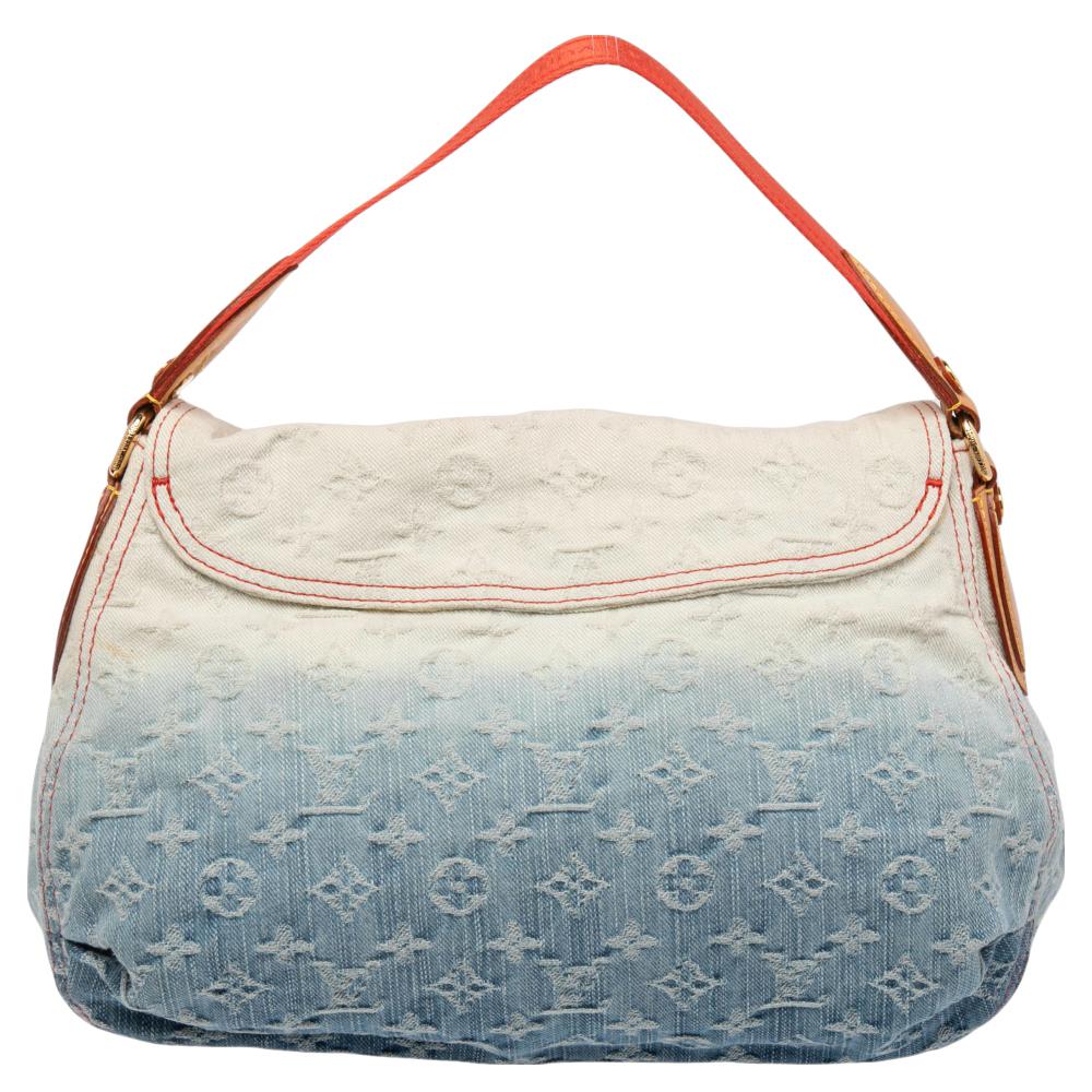 Here is an opportunity to get your hands on this splendid limited edition Sunshine bag from Louis Vuitton. A representative of the brand's iconic creativity and upscale tailoring, this bag enchants everyone with its nonpareil style. The blue
