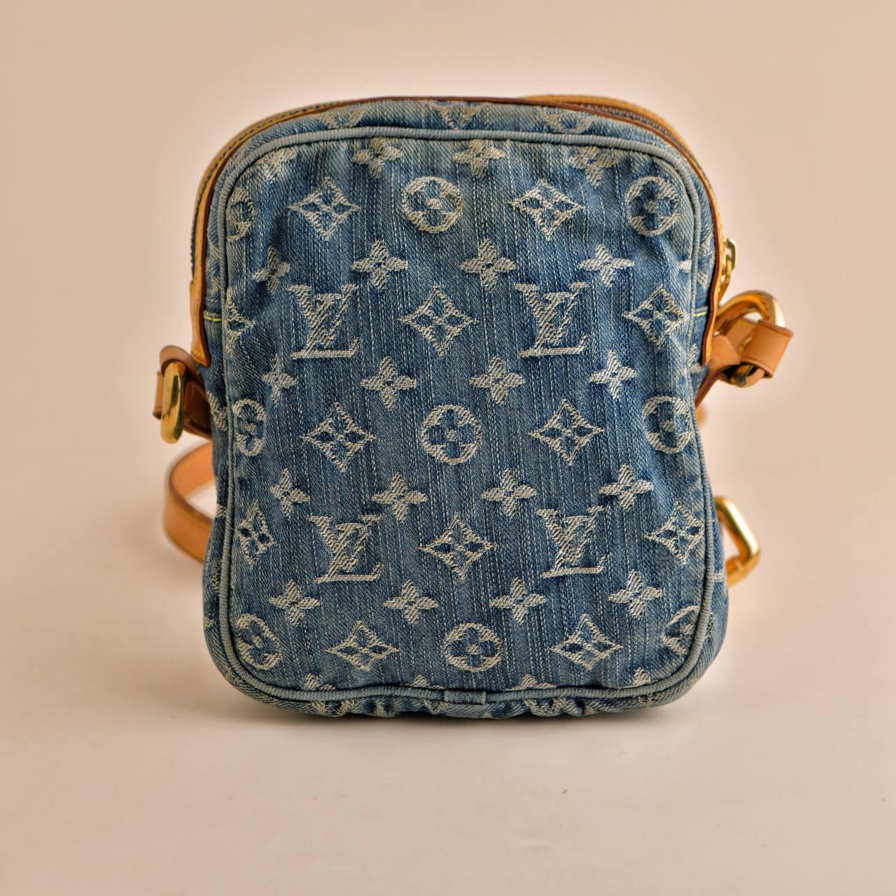 Louis Vuitton Blue Monogram Denim Camera Bag In Excellent Condition For Sale In Banbury, GB