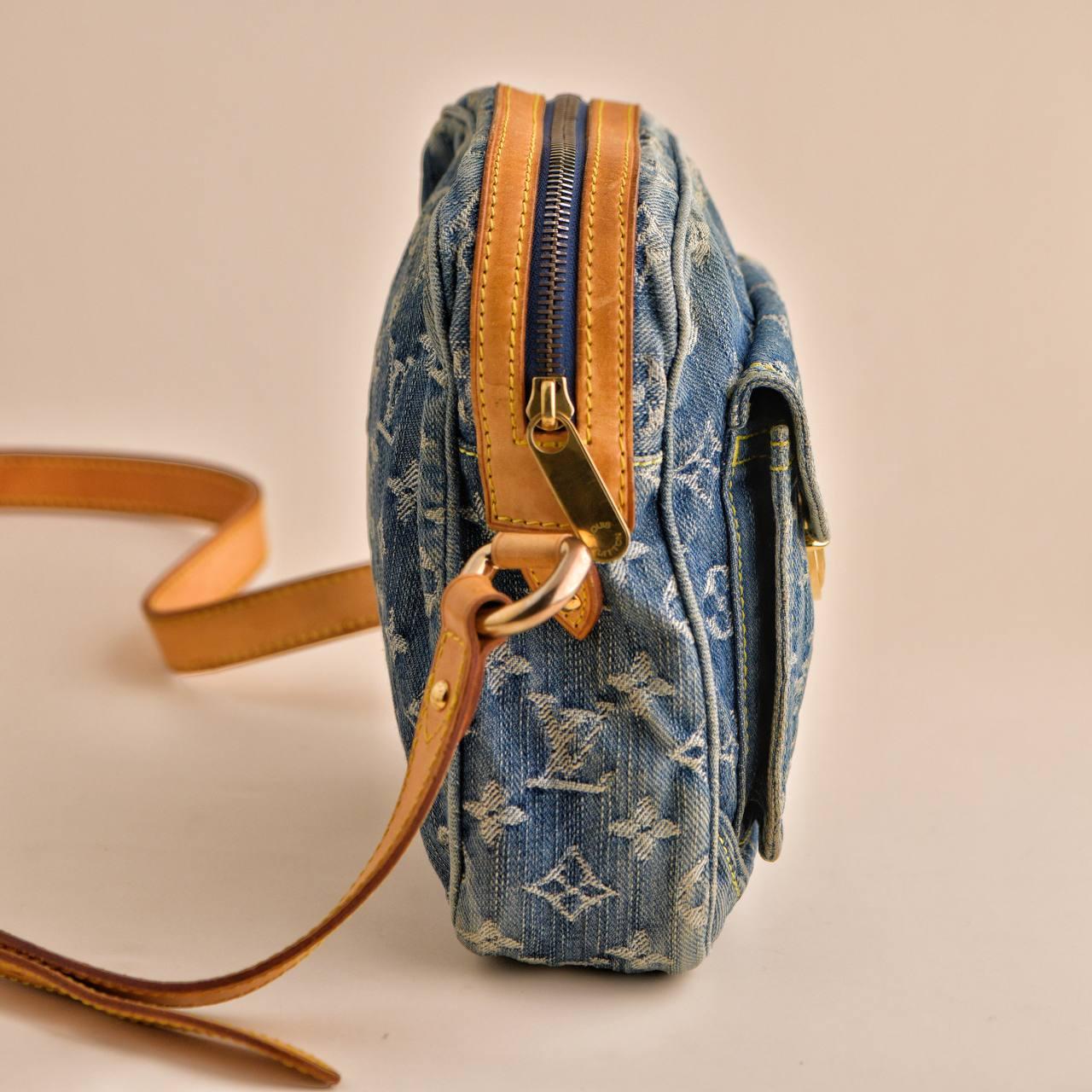 Women's or Men's Louis Vuitton Blue Monogram Denim Camera Bag For Sale