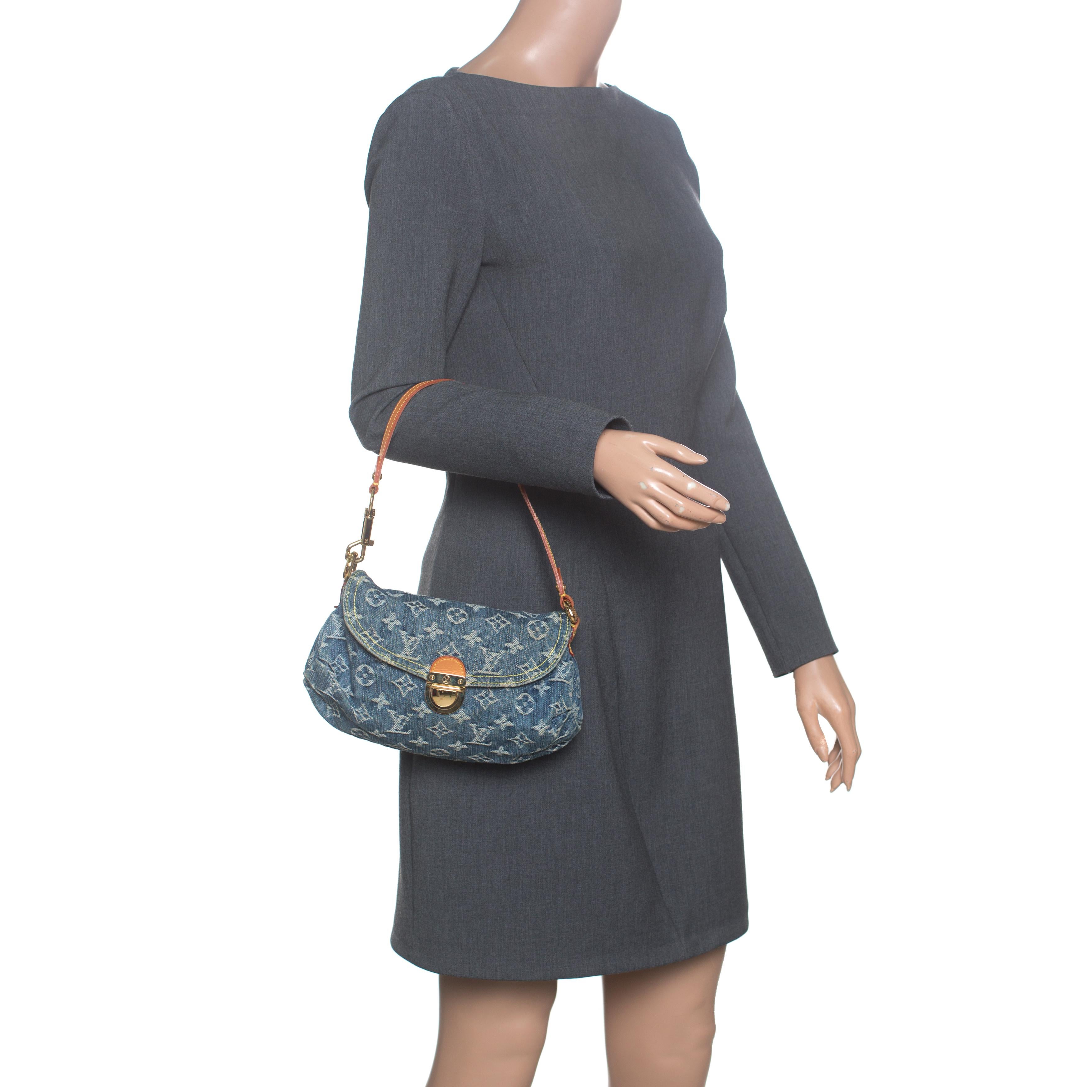 This delightful handbag from the house of Louis Vuitton is all yours to flaunt this season. The denim finish of this bag will give a stylish edge to your look. Skilful and smart, this denim and leather bag takes you through your day with ease. It is