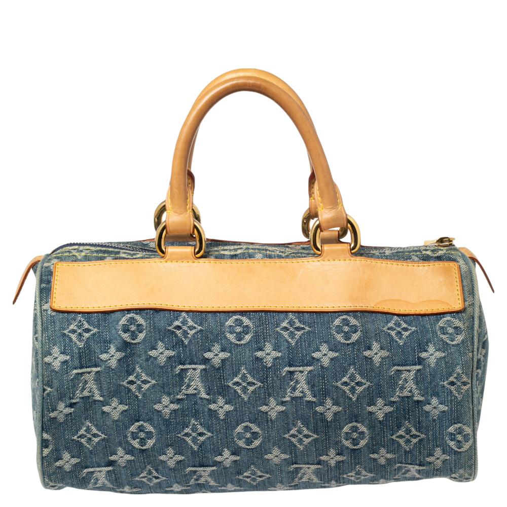 This Louis Vuitton Denim Neo Speedy is a must-have. Crafted from denim in their classic monogram print, the bag features two pockets with push locks and a zipped pocket on the front. It has two rolled handles and the top zip closure opens to an