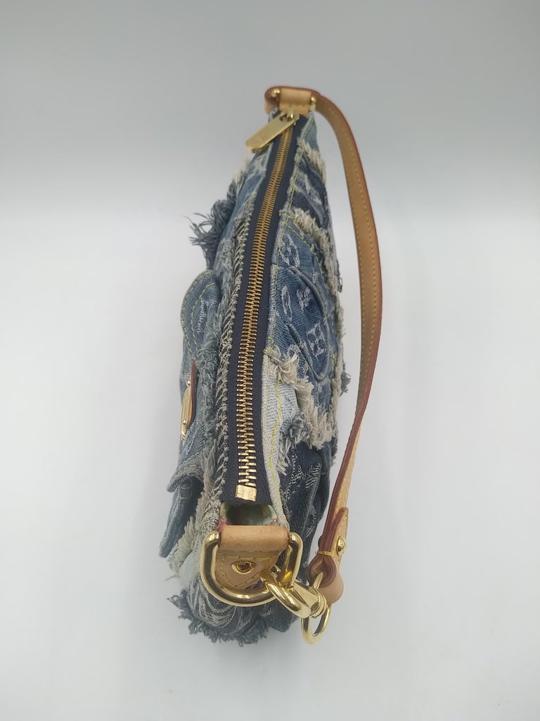 Louis Vuitton Blue Monogram Denim Patchwork Pouchy Bag In Good Condition For Sale In Lugano, Ticino