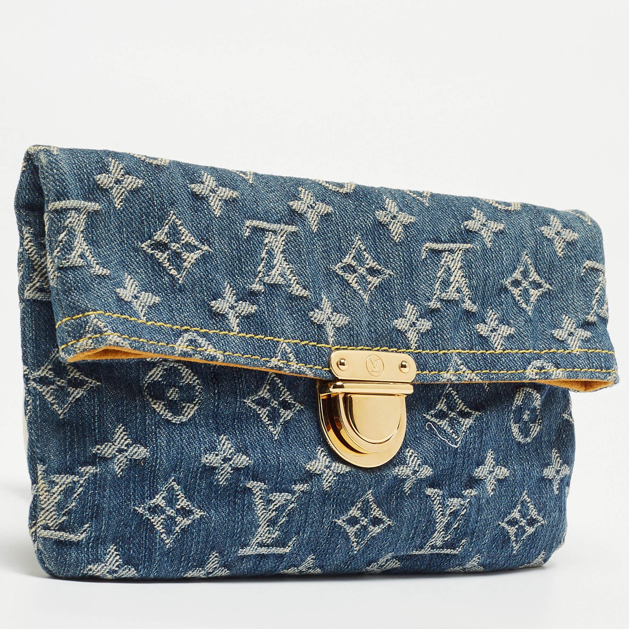 This LV denim clutch for women has the kind of design that ensures high appeal, whether held in your hand or tucked under your arm. It is a meticulously-crafted piece bound to last a long time.


