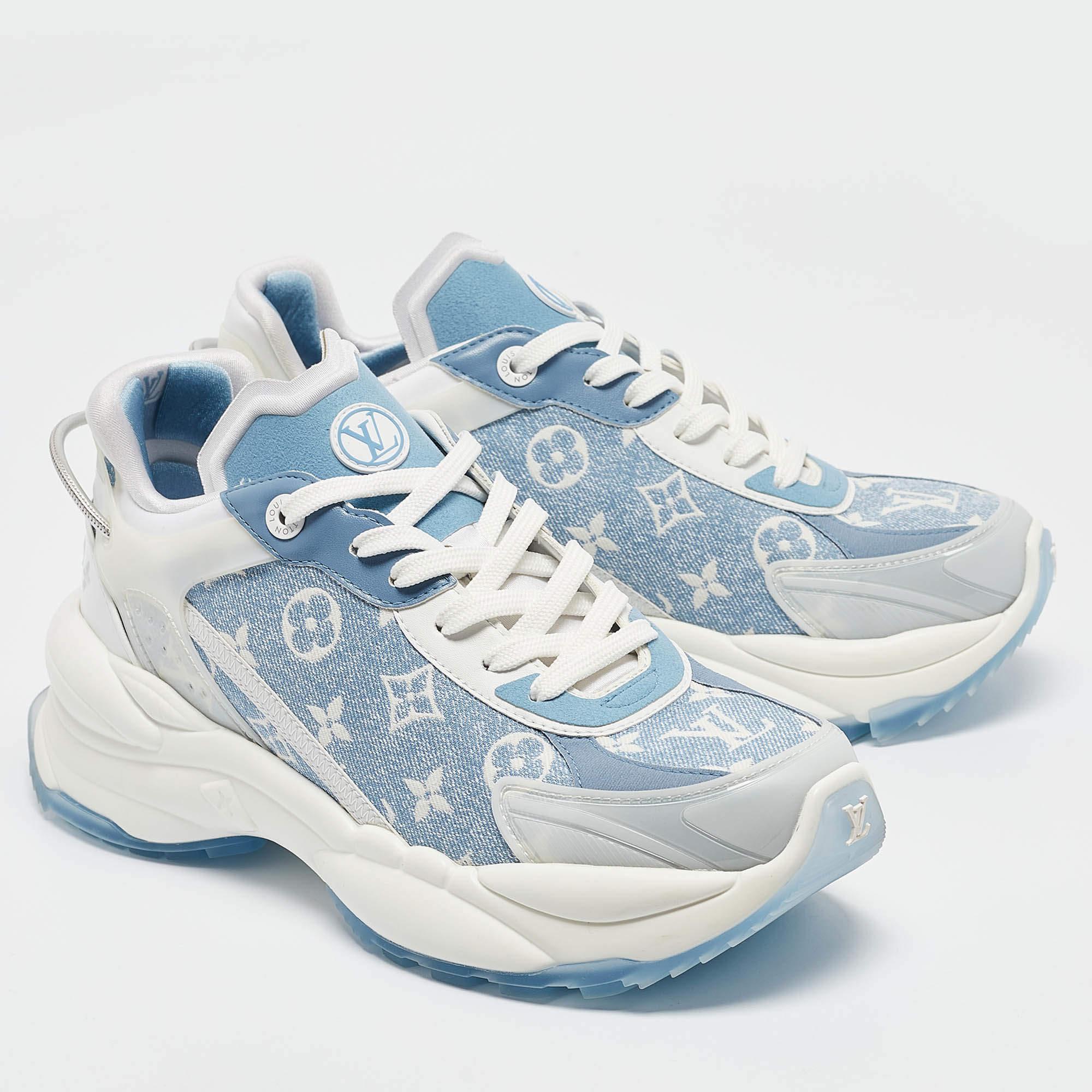 Louis Vuitton Blue Monogram Denim Run 55 Sneakers Size 41 In Excellent Condition In Dubai, Al Qouz 2