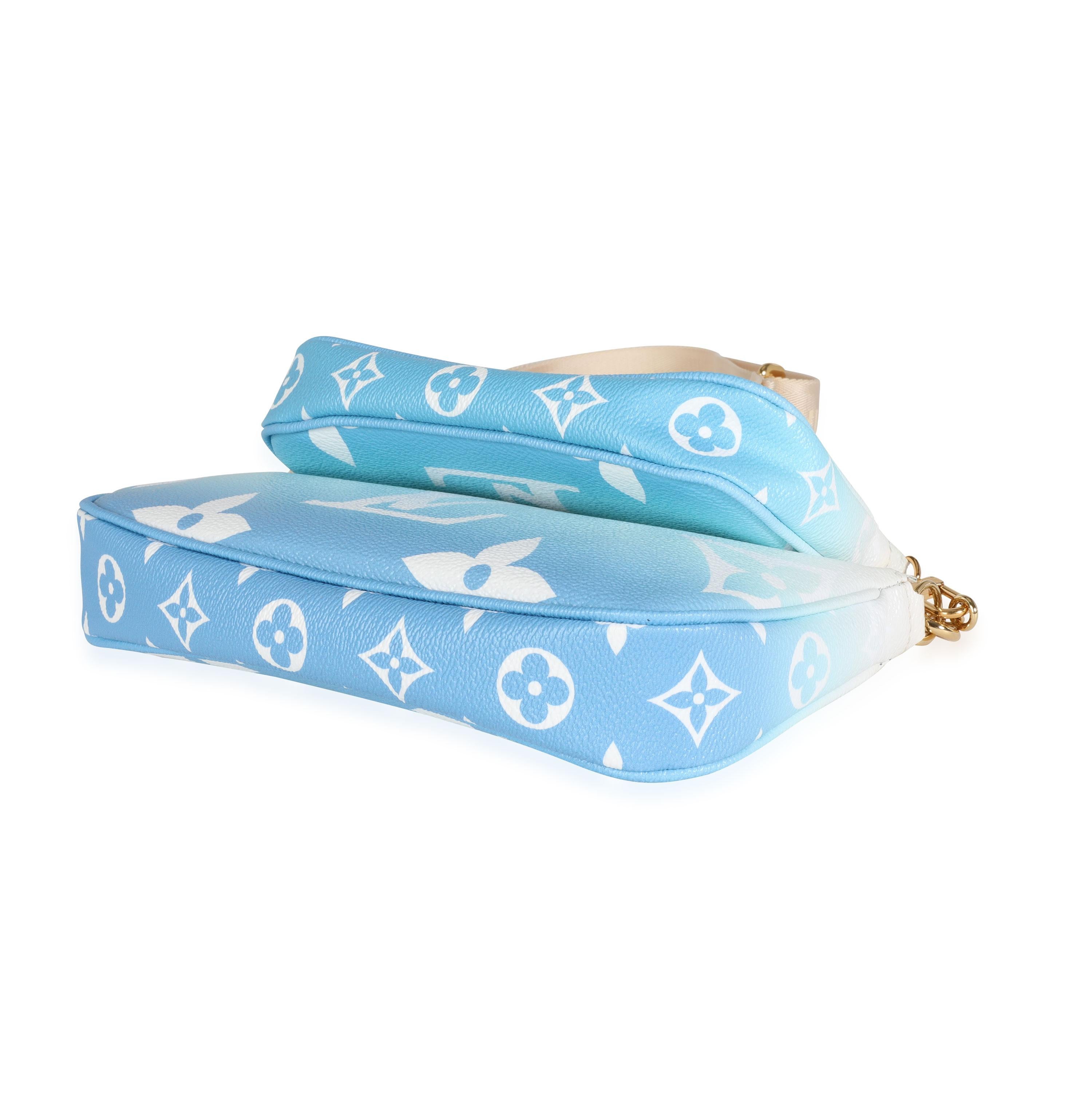 Multi-Pochette-Accessoires von Louis Vuitton mit blauem Monogramm Giant By The Pool 2