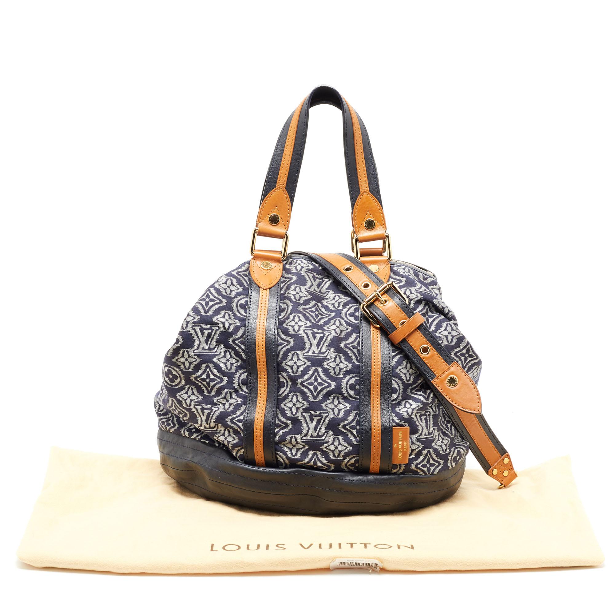 Louis Vuitton Blue Monogram Jacquard Fabric and Leather Limited Edition Aviator  For Sale 3