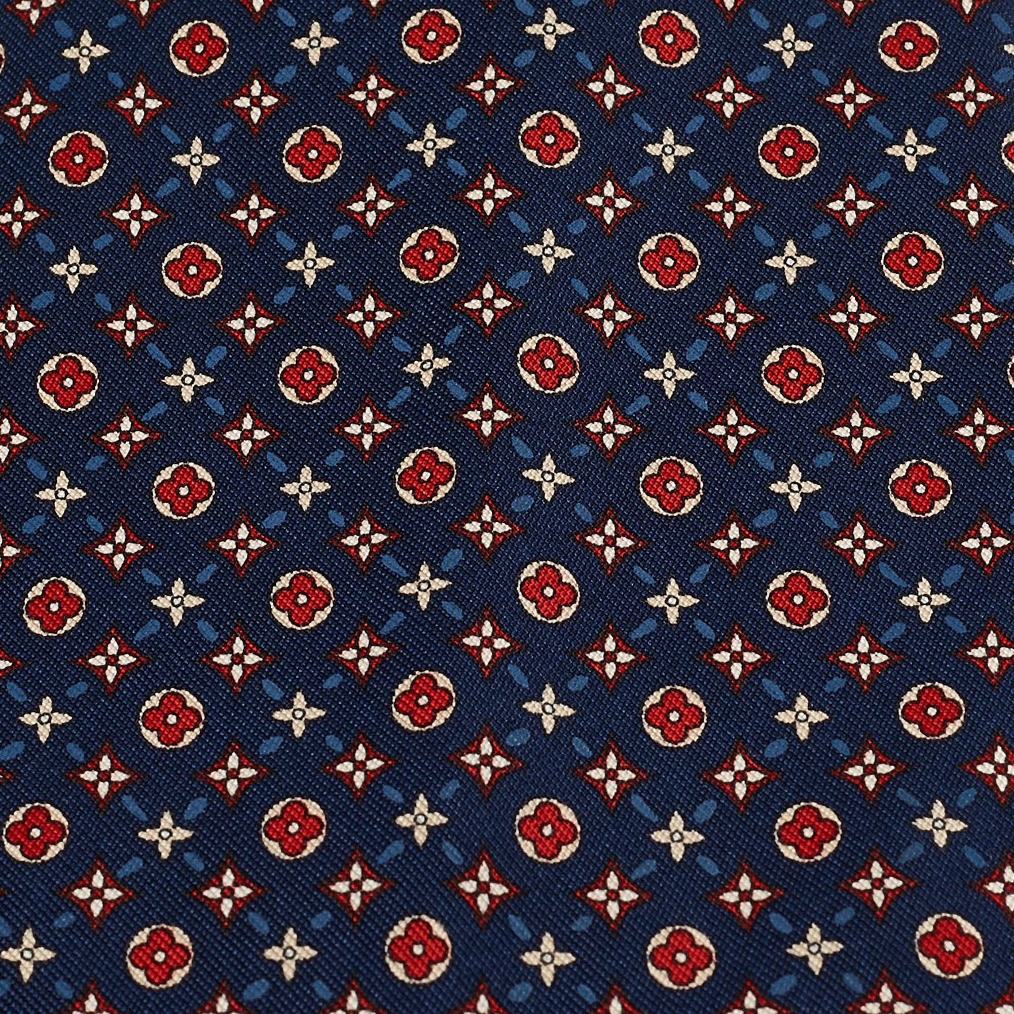 Questa cravatta è un accessorio formale perfetto che ha un fascino tagliente e moderno. Realizzato con materiali di lusso  presenta motivi intricati  e l'etichetta del marchio è ben cucita sul retro. Aggiungerà sicuramente un tocco di stile ai tuoi