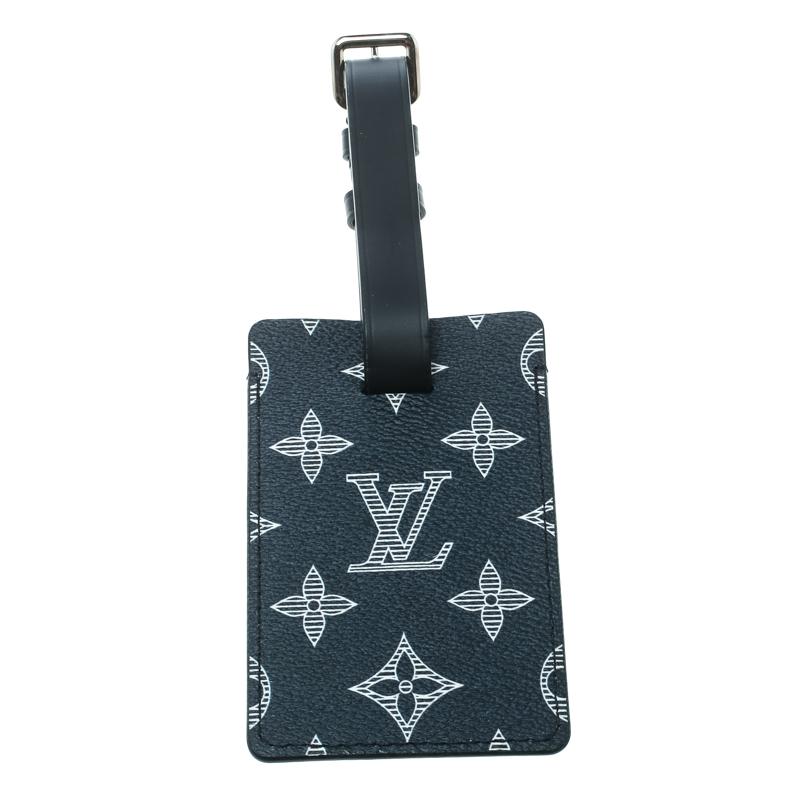 A splendid piece from the collaborative collection of Louis Vuitton and Chapman Brothers, this luggage tag is an astounding creation and a worthy-investment for women who like blending fashion with art. Chapman brothers are known for their wild