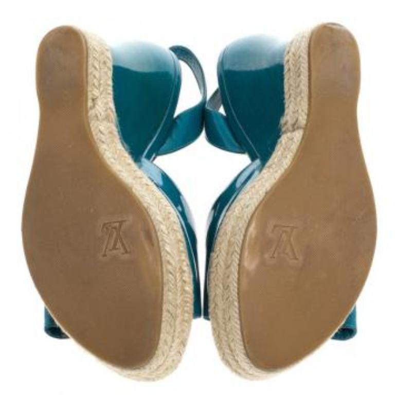Blaue Lack Espadrilles von Louis Vuitton mit Slingback-Keilrahmen Größe 37,5 im Angebot 3