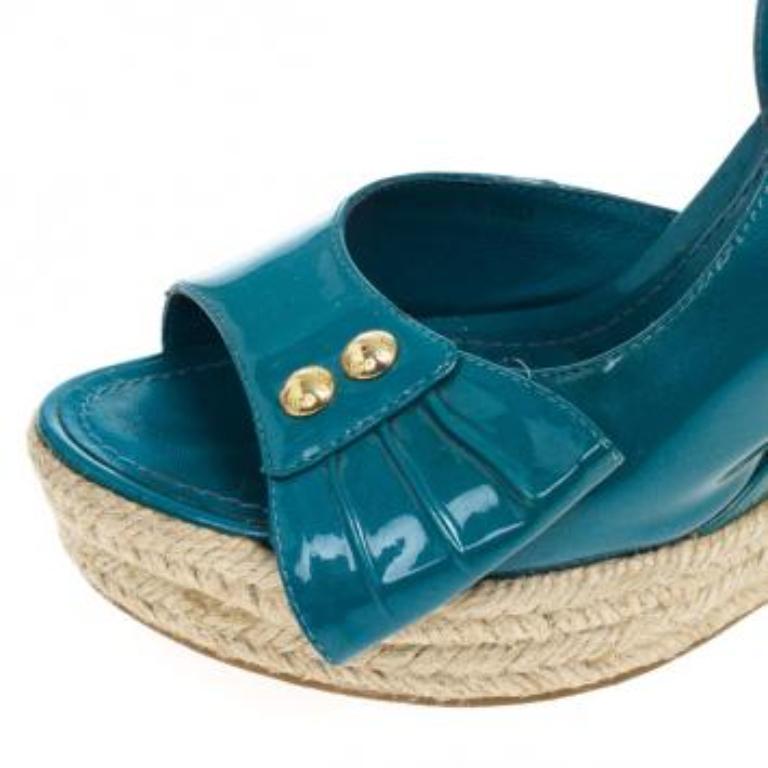 Blaue Lack Espadrilles von Louis Vuitton mit Slingback-Keilrahmen Größe 37,5 im Angebot 4