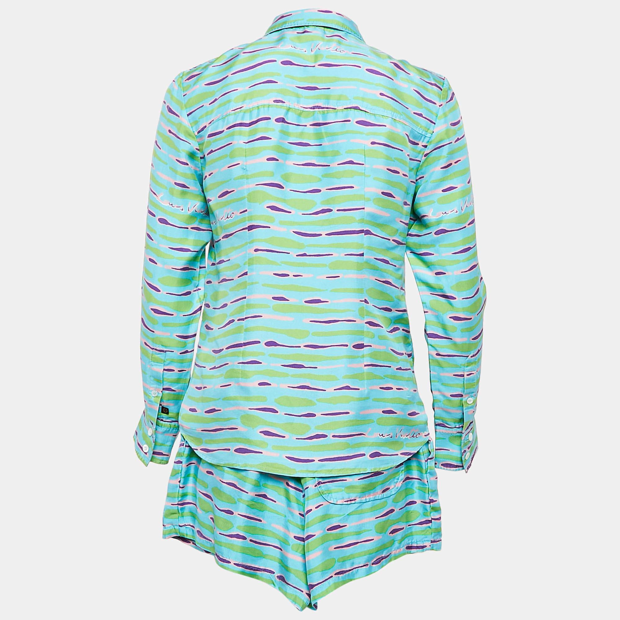 Louis Vuittons shirt and shorts set comes carefully tailored from silk for all day comfort. The button front collar shirt and the loose fit shorts are detailed with prints all over.
