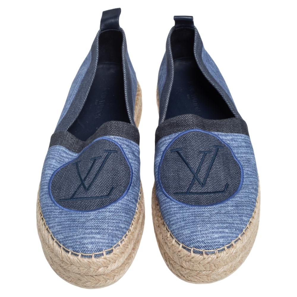 Bring comfort to your feet with style and grace with these blue canvas Louis Vuitton Shore espadrilles with round toes, embroidered logo accents at vamps, and jute soles. A unique design that brings a lot of chic and glamour into your casual look