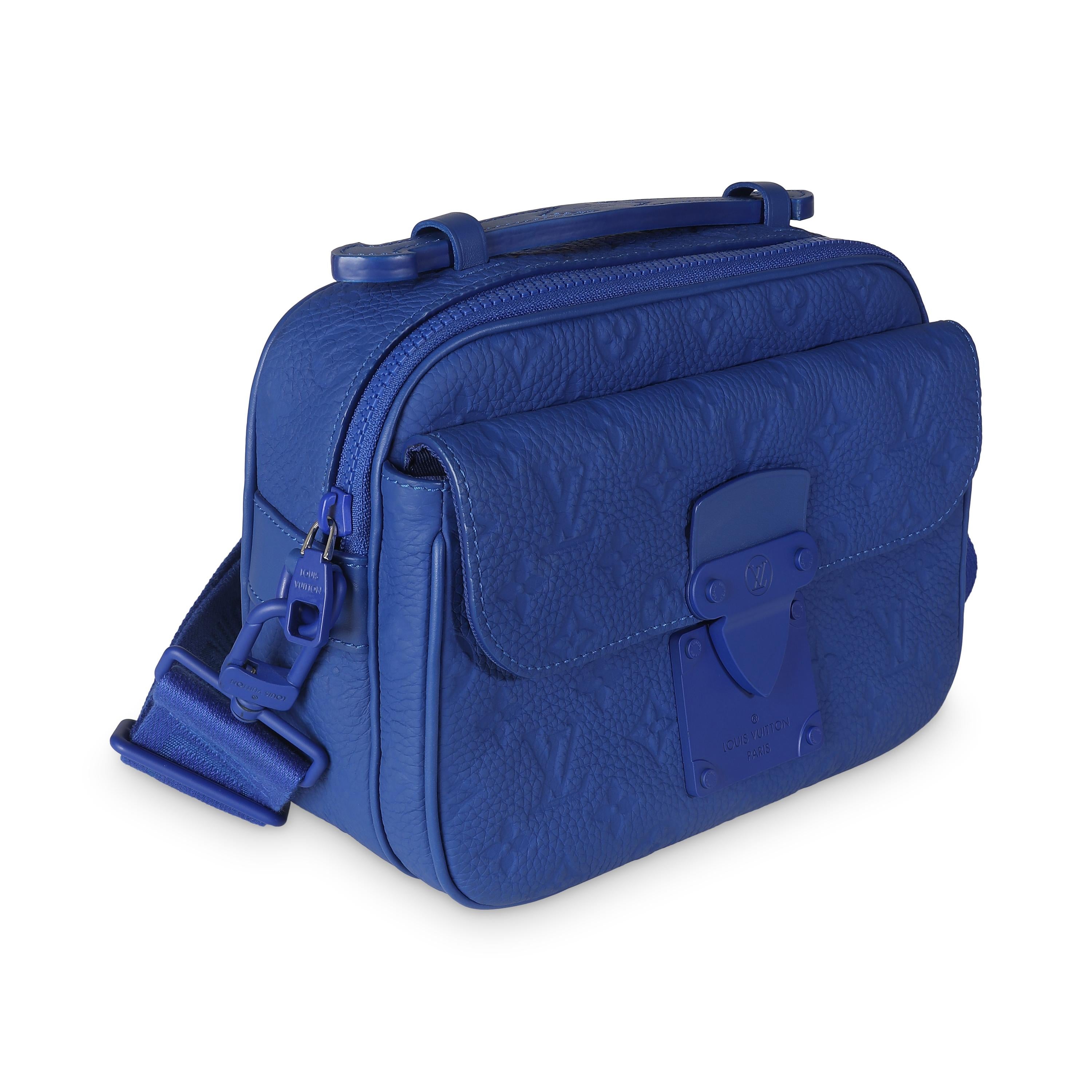 Mensajero Louis Vuitton Azul Taurillon Monograma S Lock en Excelente estado para la venta en New York, NY