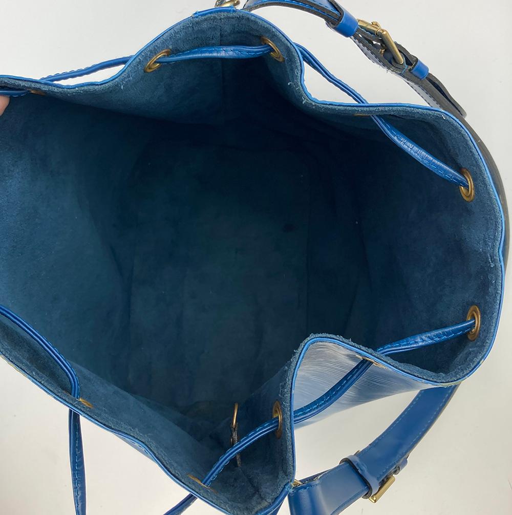 Louis Vuitton Blue Toldeo Epi Noe Drawstring Bucket Bag For Sale 8