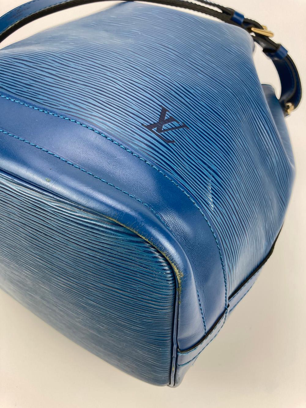 Sac seau à cordon Toldeo Epi Noe bleu Louis Vuitton en vente 2