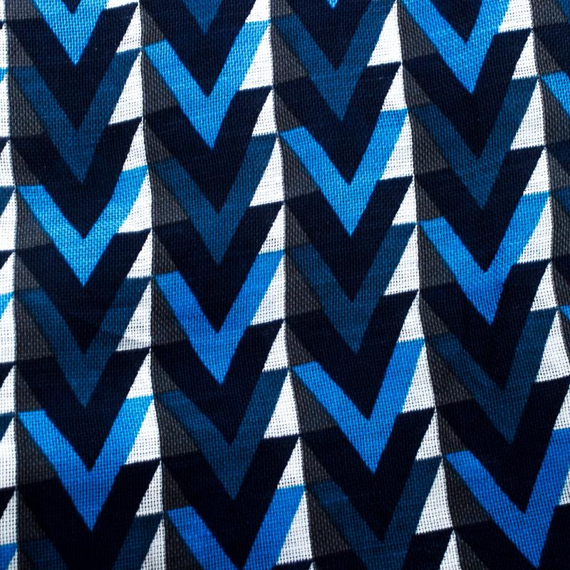 Louis Vuitton Blue V Obsession Pattern Cotton and Linen Stole In Good Condition In Dubai, Al Qouz 2