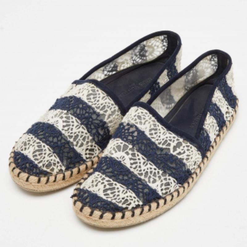 Cette paire confortable est votre premier choix lorsque vous partez pour une longue journée. Ces chaussures de créateur sont dotées d'une tige bien cousue et d'une semelle résistante.