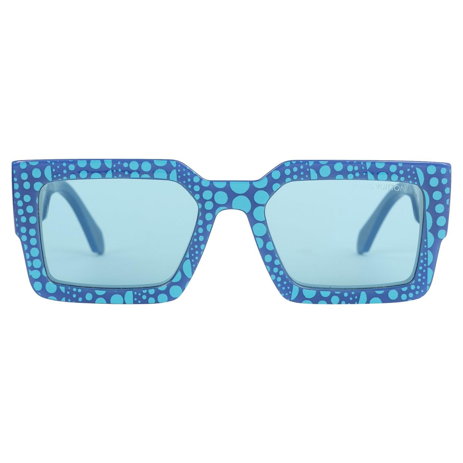Authentic, pre-loved Louis Vuitton X Yayoi Kusama Clash Pumpkin Sunglasses.  Features, acetate material, blue colors, silver tone hardware, LV on the side of the arms. Released in 2023

5.85