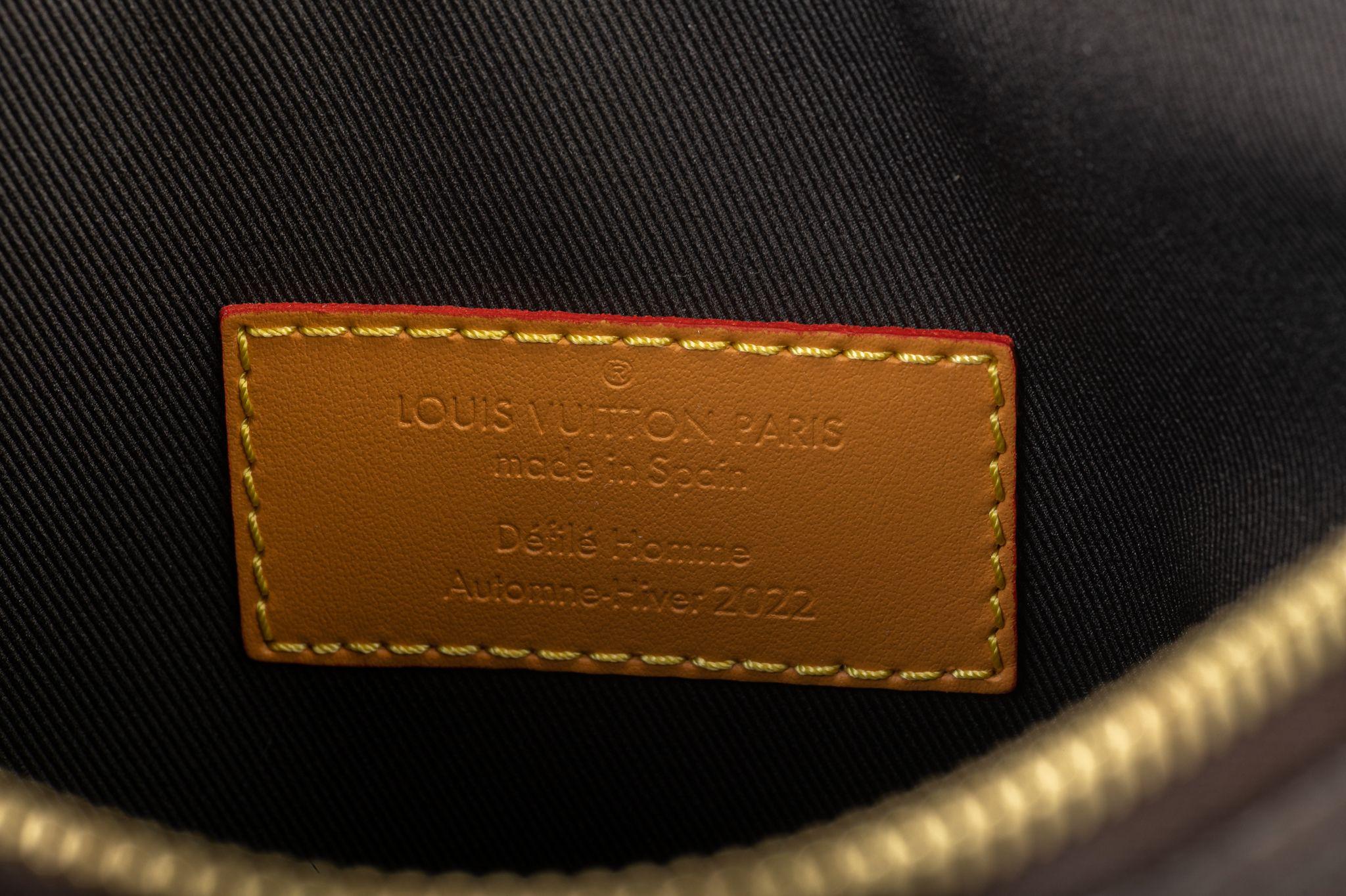 Louis Vuitton BNIB Homme Defile' Hobo Cruiser im Angebot 9