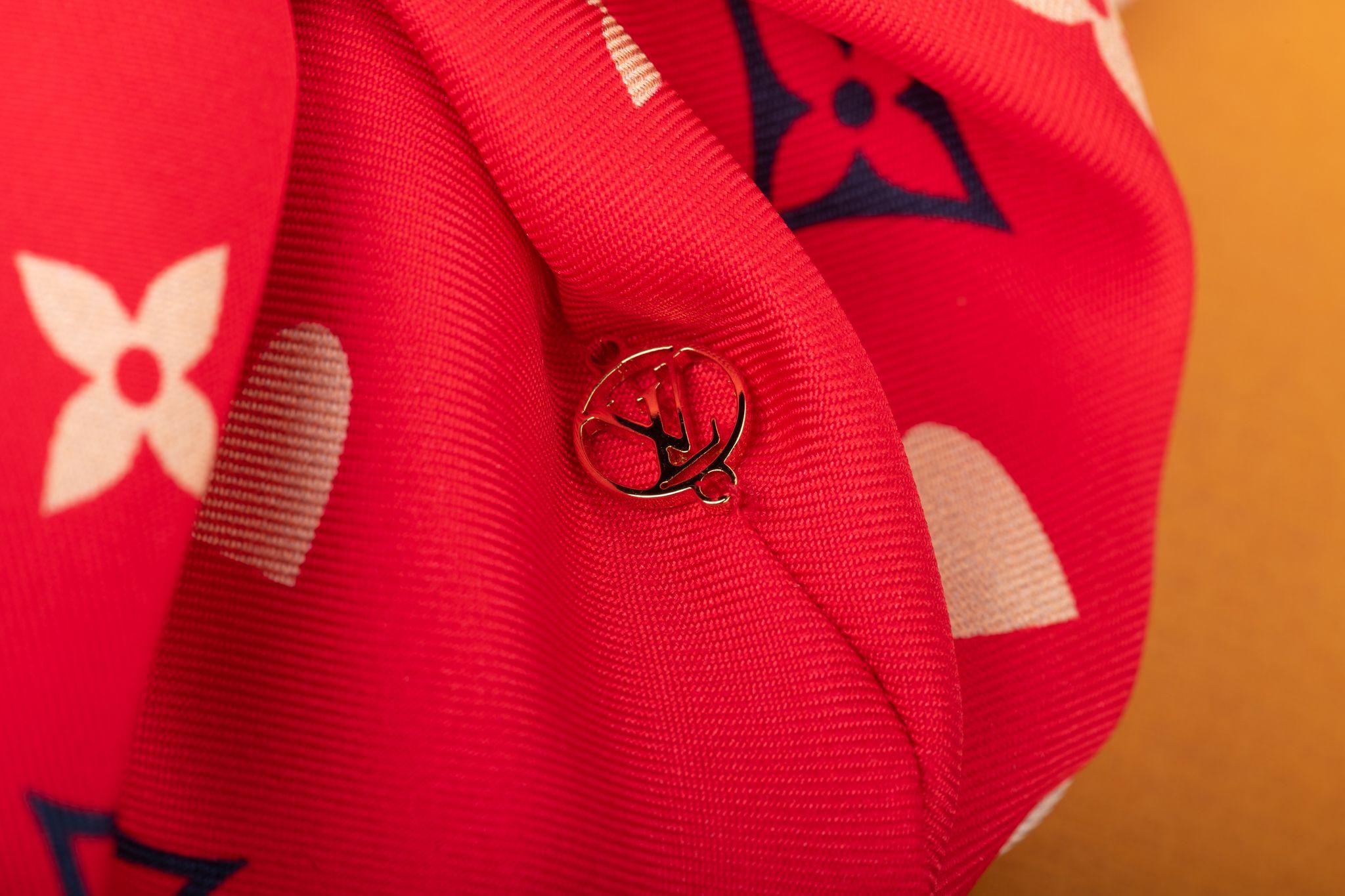 Bicolor Scrunchie von Louis Vuitton BNIB LG aus Seide im Zustand „Neu“ im Angebot in West Hollywood, CA