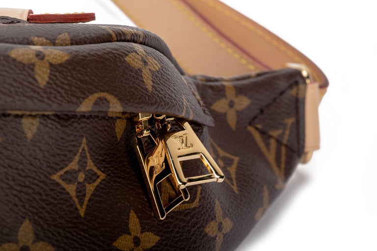 PRELOVED Louis Vuitton Monogram Discovery Bum Bag CA2280 032123 –  KimmieBBags LLC