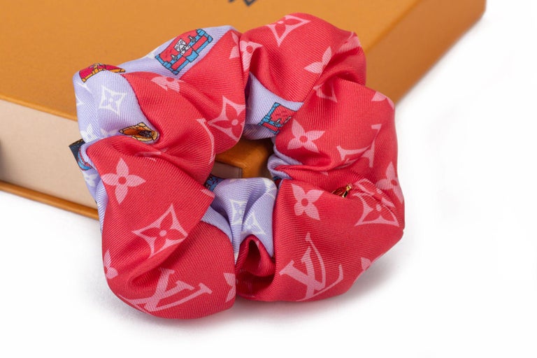 Louis Vuitton BNIB SM Silk Bicolor Scrunchie For Sale at  display picture 3