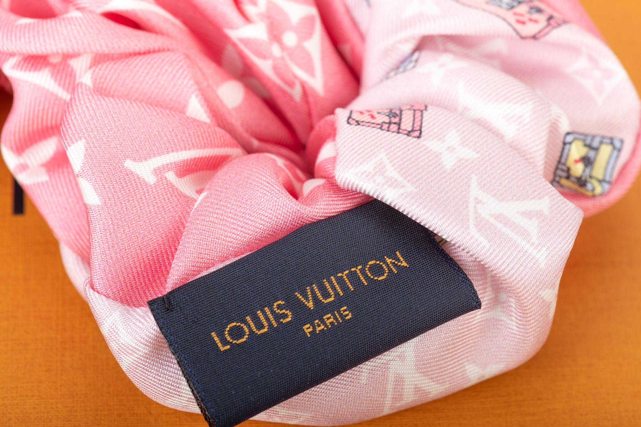 Louis Vuitton BNIB SM Bicolor-Schubladenschrank aus Seide (Pink) im Angebot