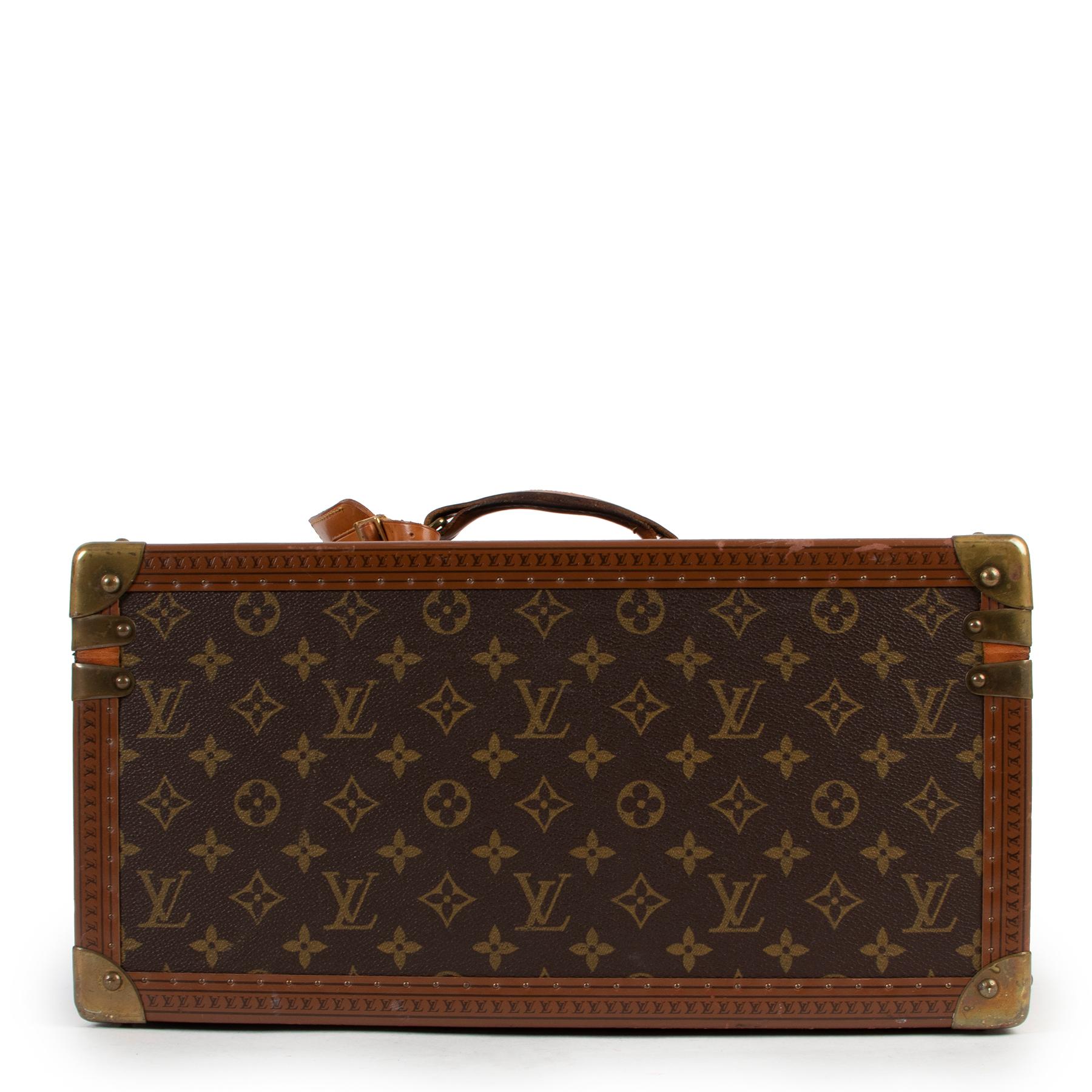 Louis Vuitton Boite à Bouteille

This stunning Monogram Boite Bouteilles et Glace Beauty Train Case will upgrade your interior. Crafted of Louis Vuitton monogram on toile canvas. The case is beautifully detailed with toffee leather trim and leather