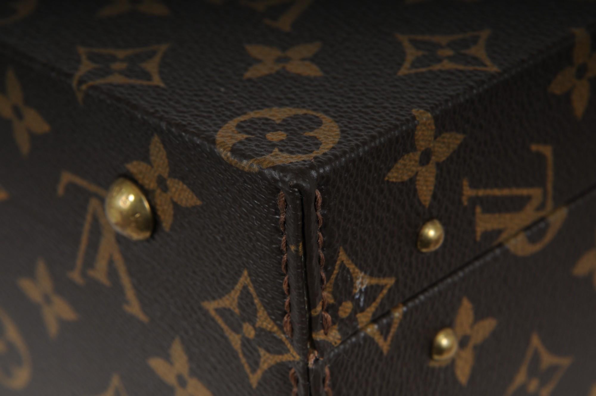 Louis Vuitton Boite Bijoux Monogramme Bijoux Vanity Case Travel Trunk Hard Box en vente 12