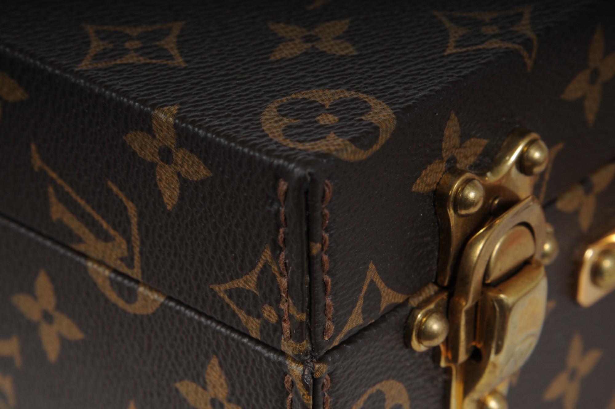 Louis Vuitton Boite Bijoux Monogramme Bijoux Vanity Case Travel Trunk Hard Box en vente 13