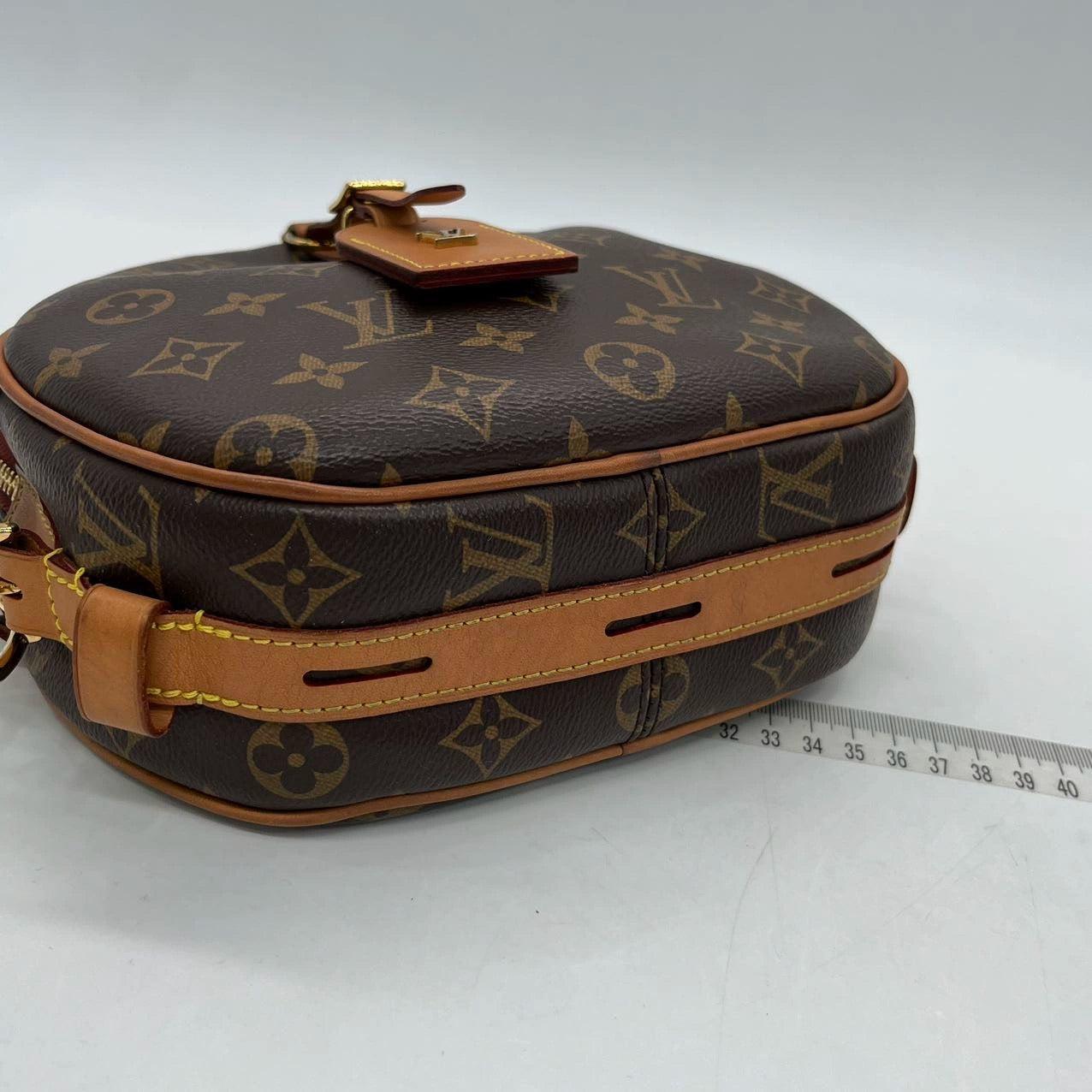 Louis Vuitton Boîte Chapeau Souple Leather Crossbody Bag MM 7