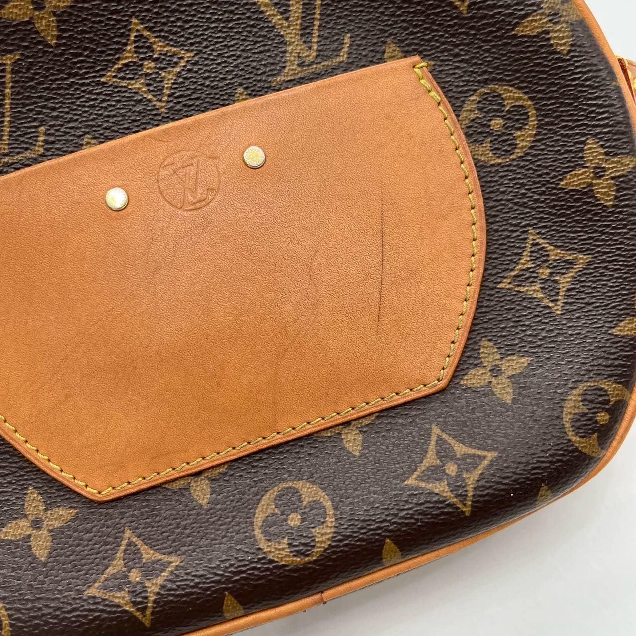 Louis Vuitton Boîte Chapeau Souple Leather Crossbody Bag MM 8