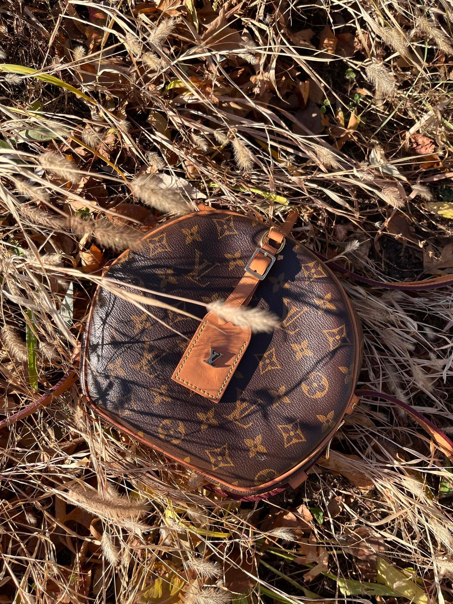 Louis Vuitton Boîte Chapeau Souple Leather Crossbody Bag MM 10