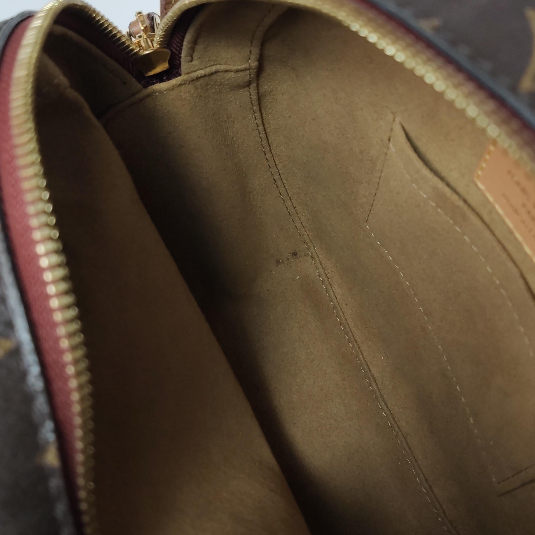 Louis Vuitton Boîte Chapeau Souple Leather MM Crossbody Bag 6