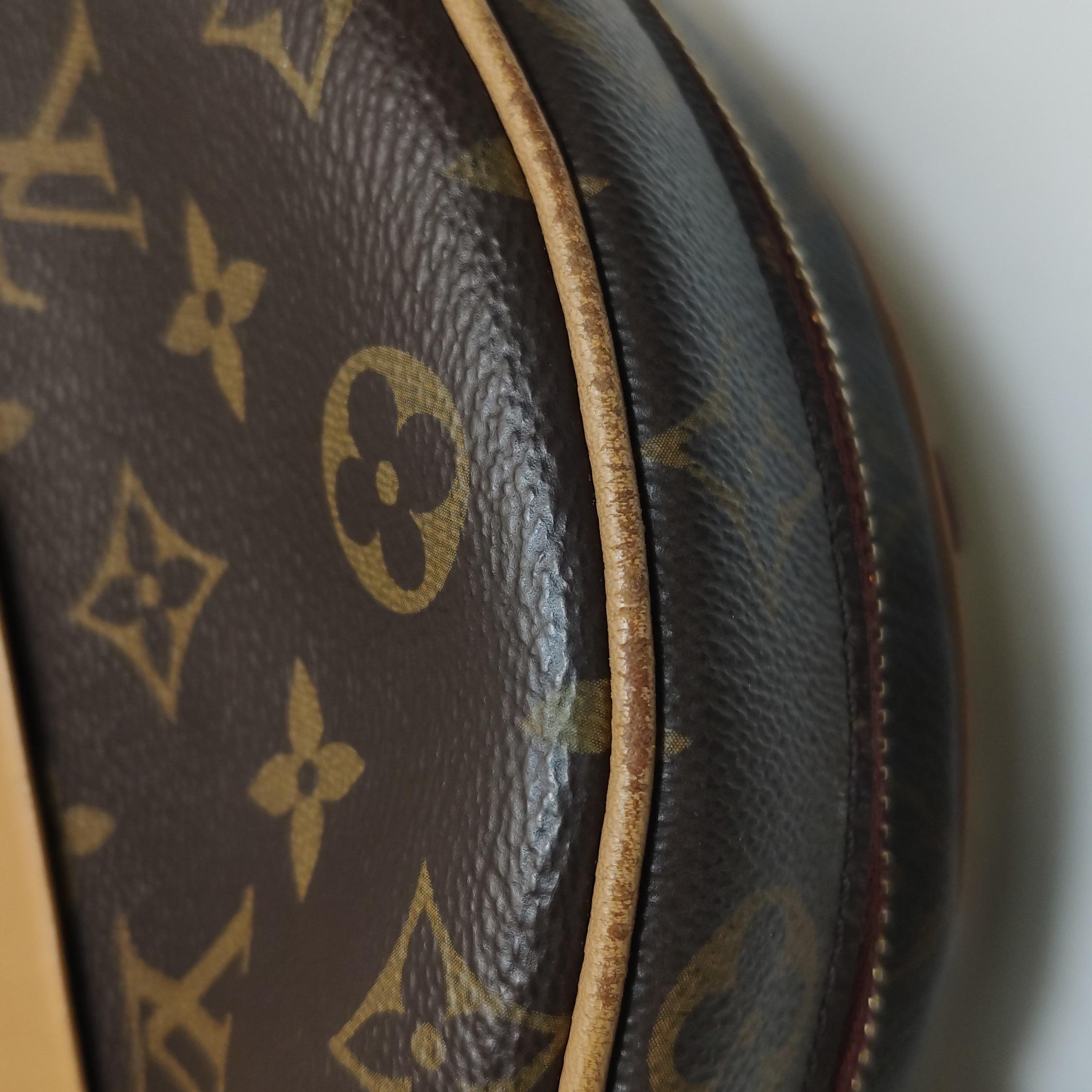 Louis Vuitton Boîte Chapeau Souple Leather MM Crossbody Bag For Sale 9