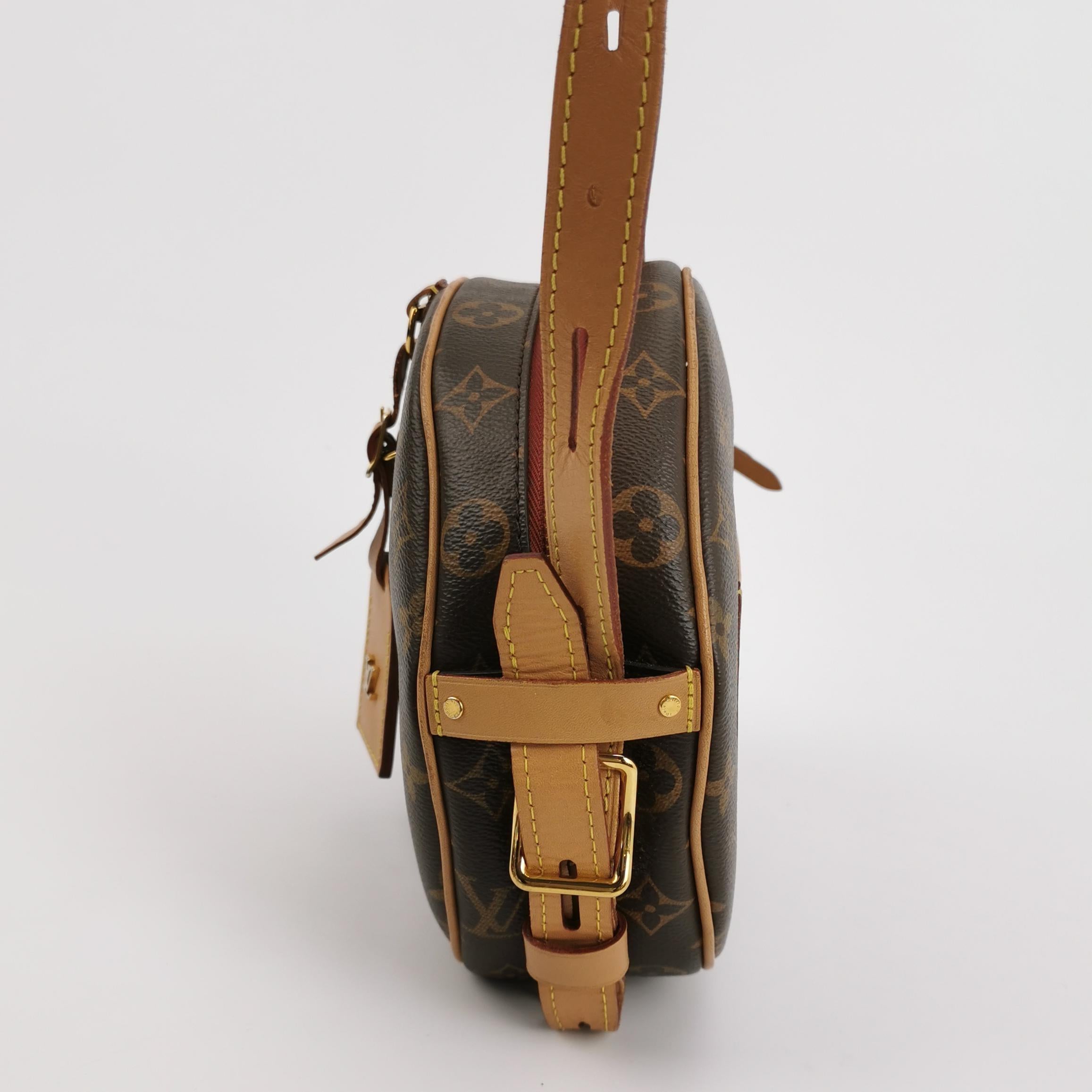 Black Louis Vuitton Boîte Chapeau Souple Leather MM Crossbody Bag For Sale