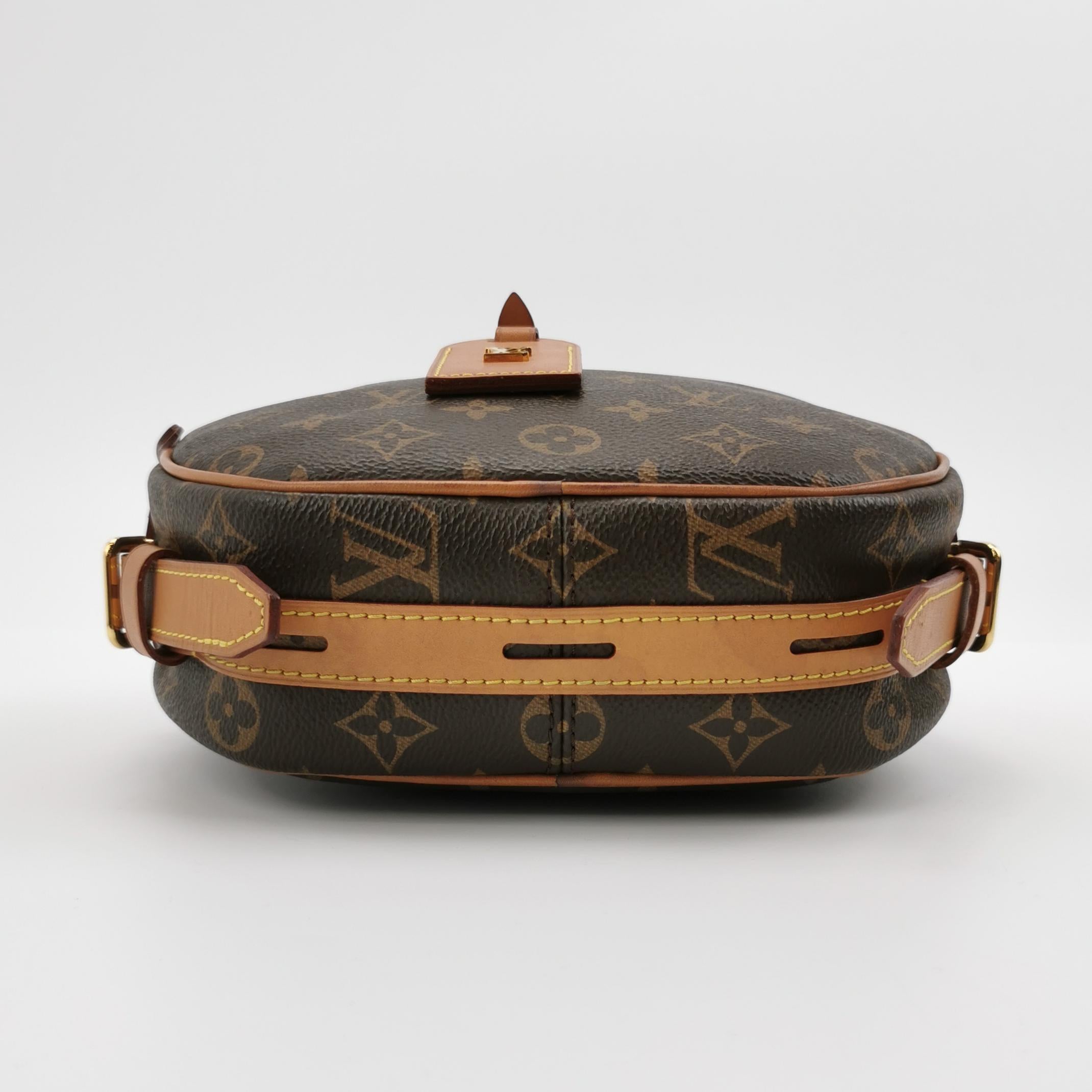 Black Louis Vuitton Boîte Chapeau Souple Leather MM Crossbody Bag