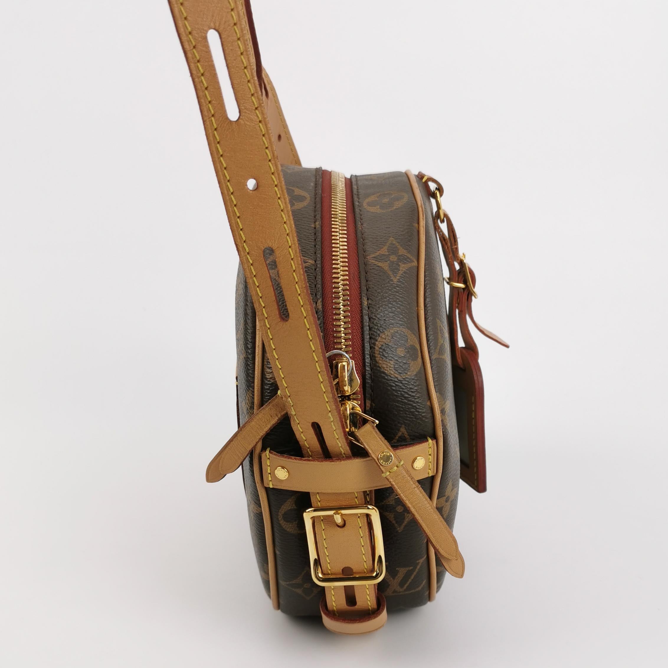 Louis Vuitton Boîte Chapeau Souple Leather MM Crossbody Bag In Good Condition For Sale In AUBERVILLIERS, FR